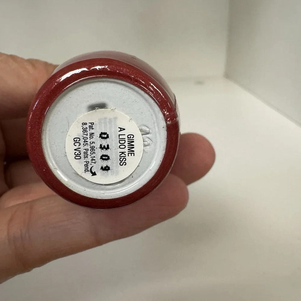 OPI Soak Off Gel Nail Polish GC V30 Gimme a Lido Kiss 0.5oz Red